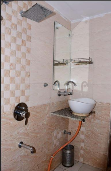 Ar Grand Hotel Rājgīr Εξωτερικό φωτογραφία